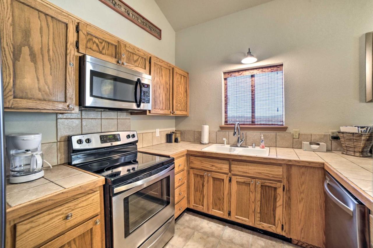 Apartamento Getaway With Patio And Views!