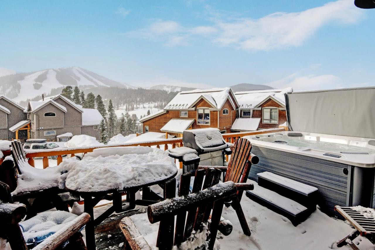 Luxury Resort: Hot Tub, Views & Free Activities