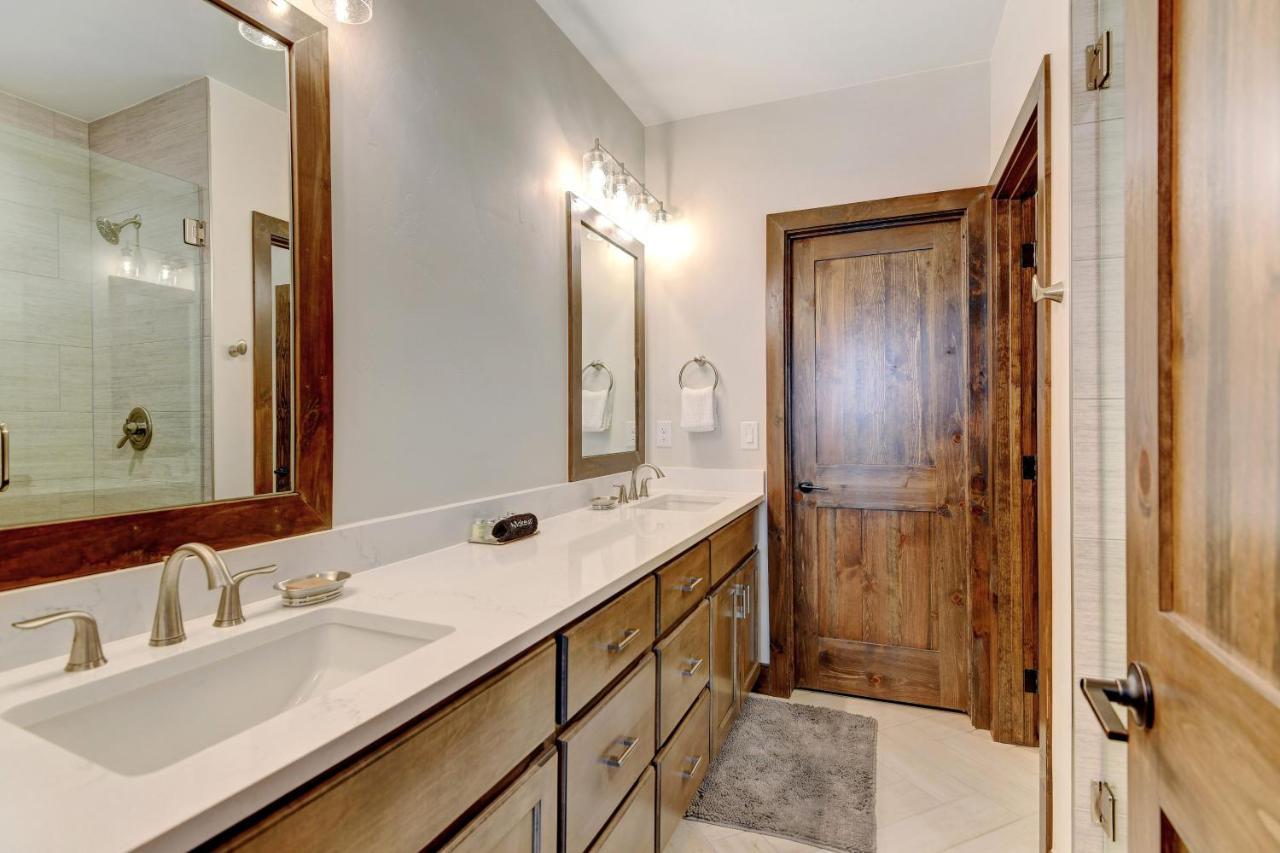 Luxury 15: Hot Tub Retreat With Mountain Views * Fraser