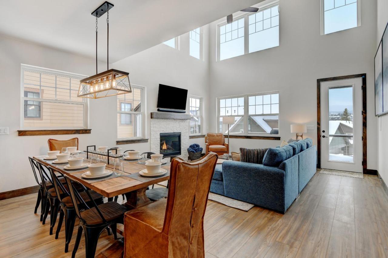 Luxury 15: Hot Tub Retreat With Mountain Views Fraser