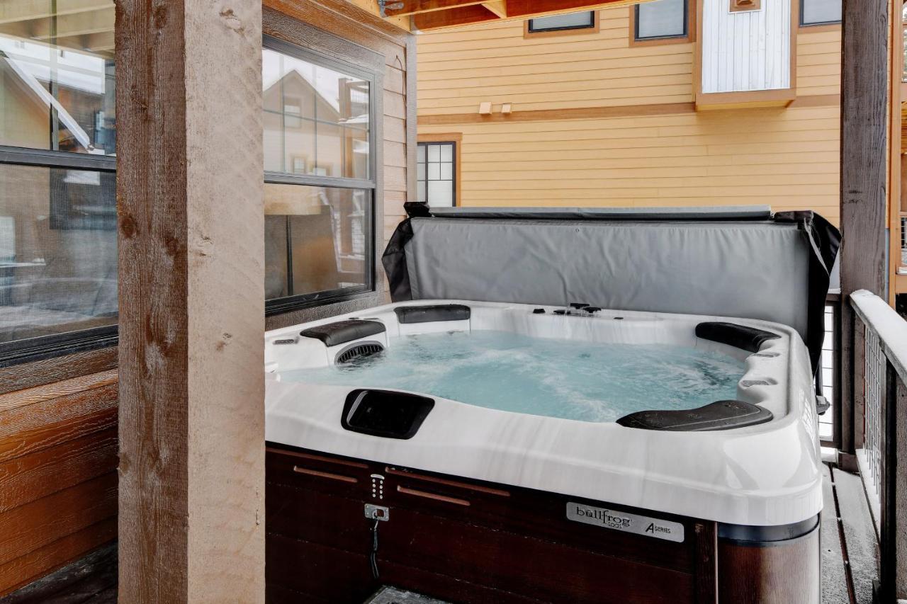 Holiday home Luxury 15: Hot Tub Retreat With Mountain Views *