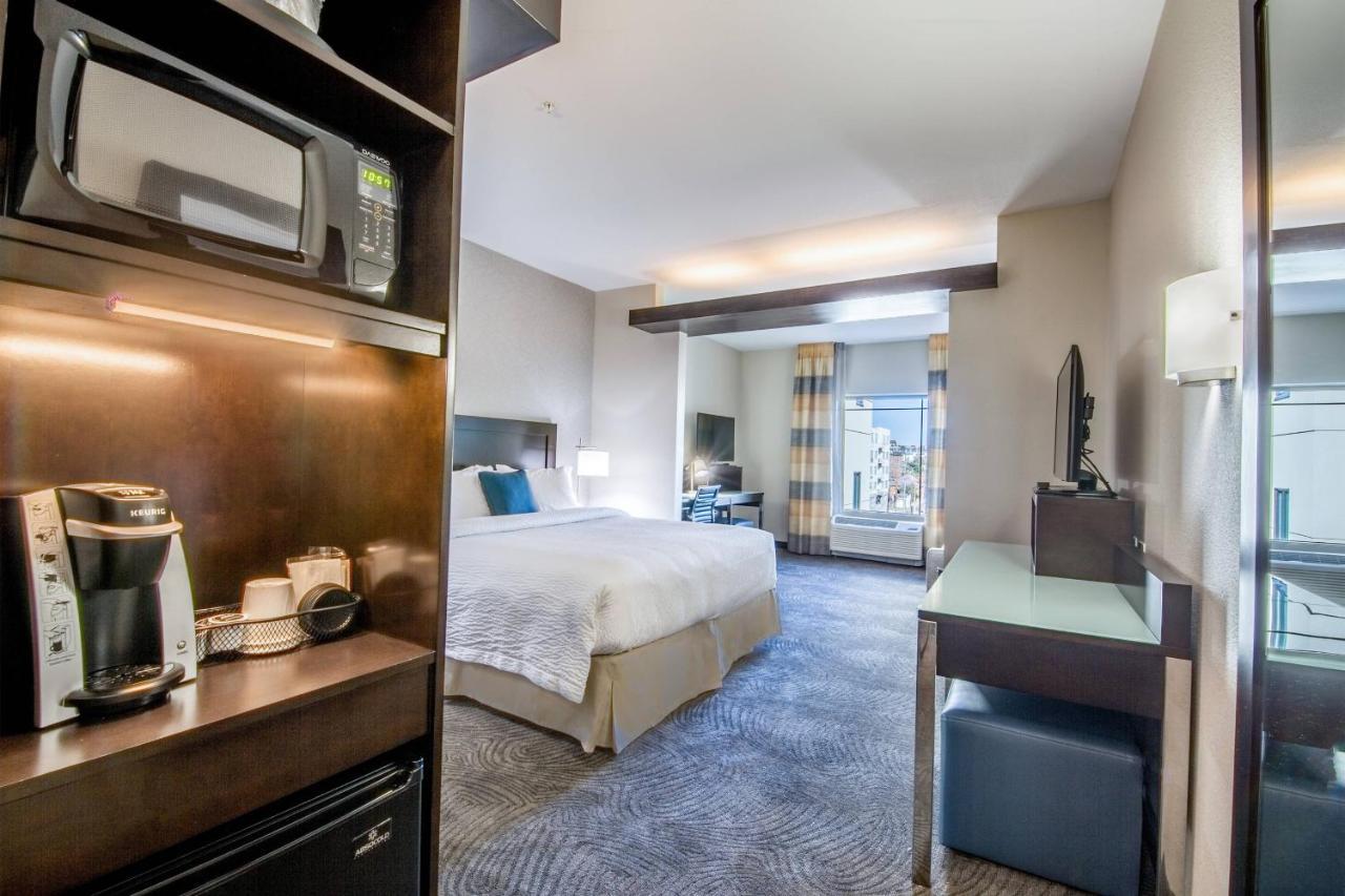 Fairfield & By Marriott Downtown Hotel Denver