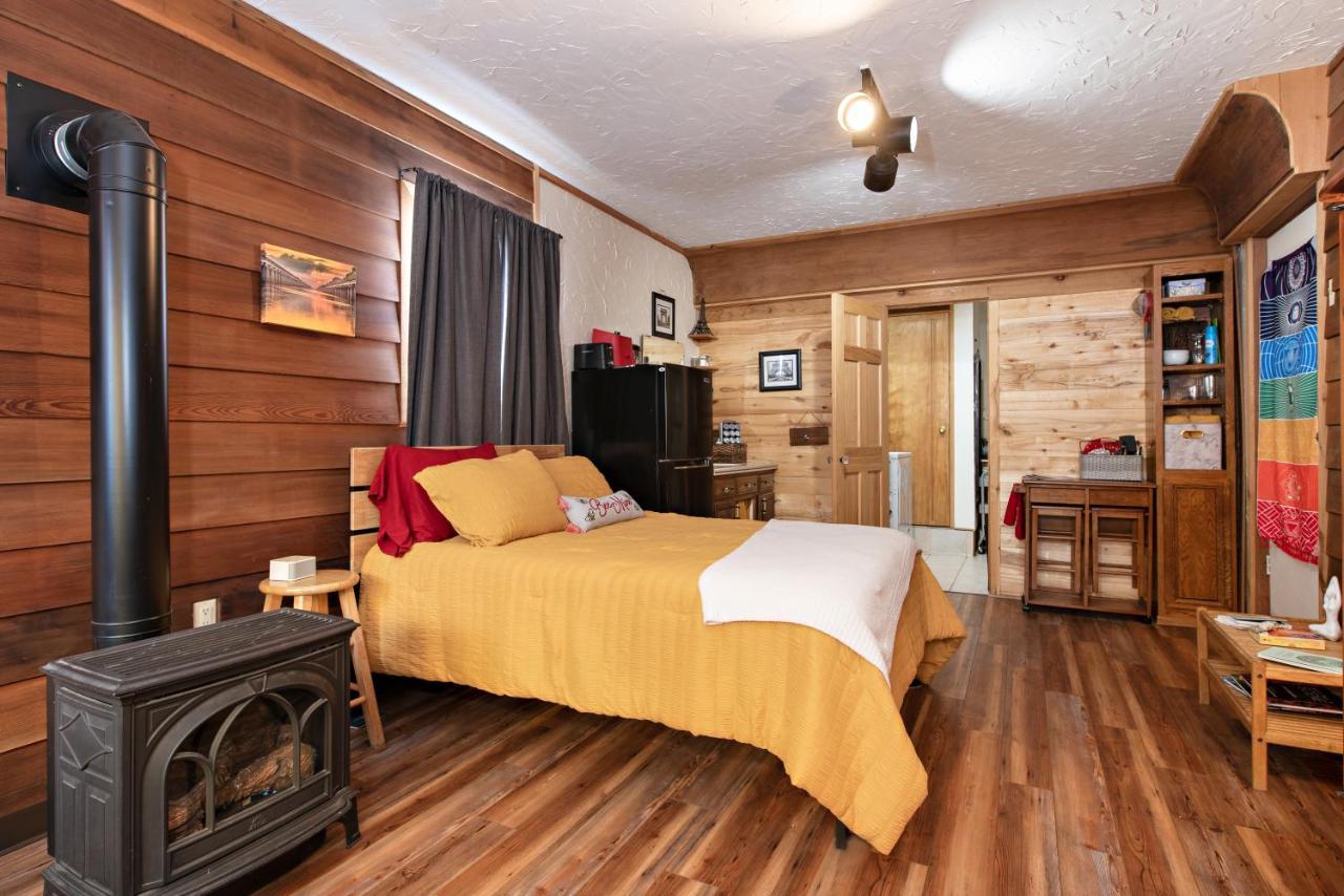 Guest house Wanderer Studio, An Off Grid Mountain Guest With Fantastic Views *