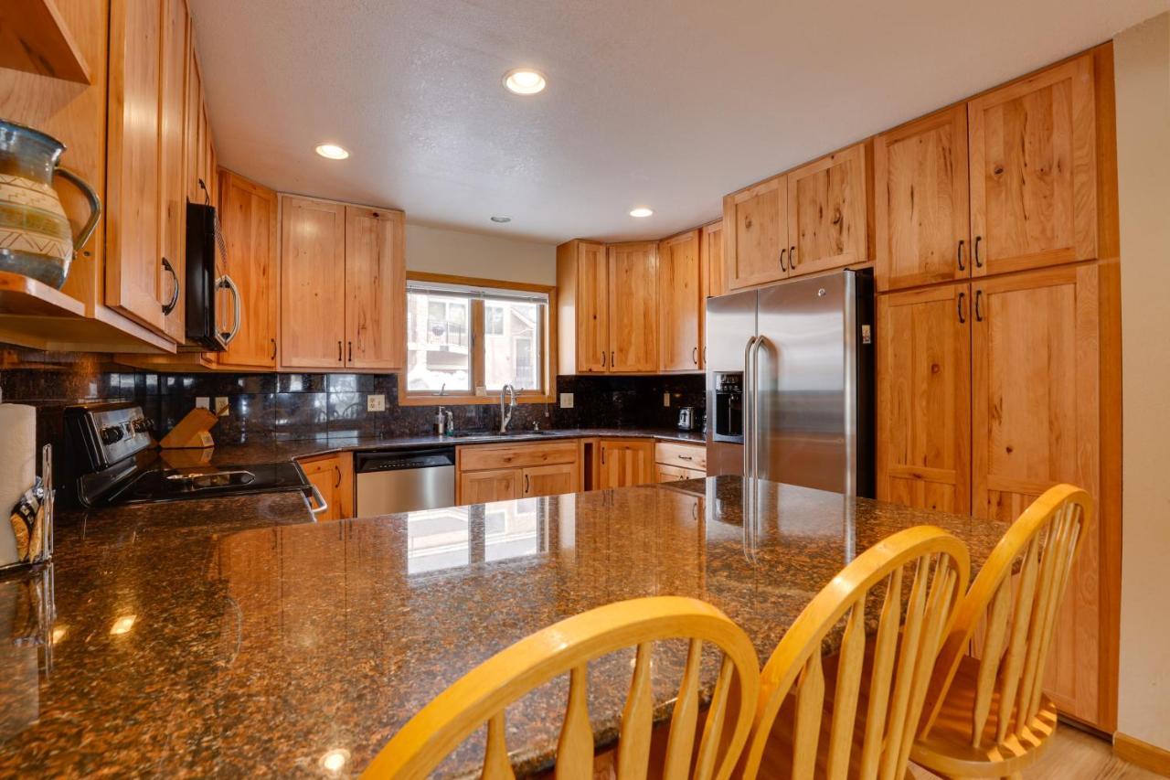 Townhome Near Deck And Mtn View! Holiday home
