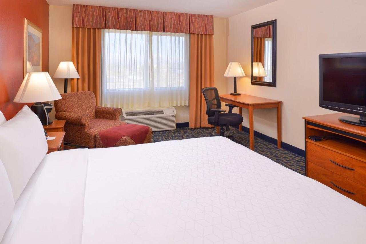 Express & By Ihg