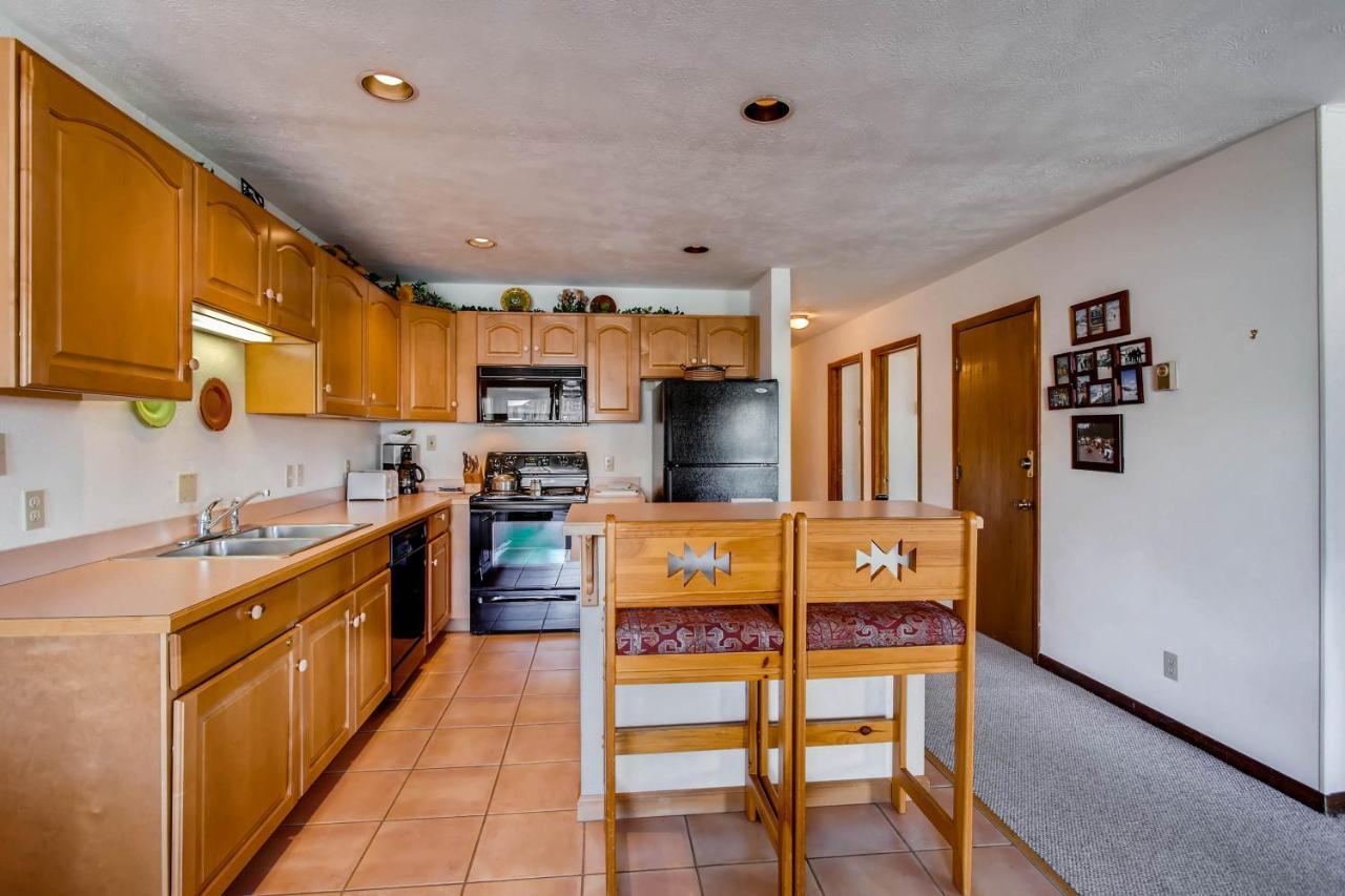 3 Bedroom Unit With Fireplace & Mountain Views *
