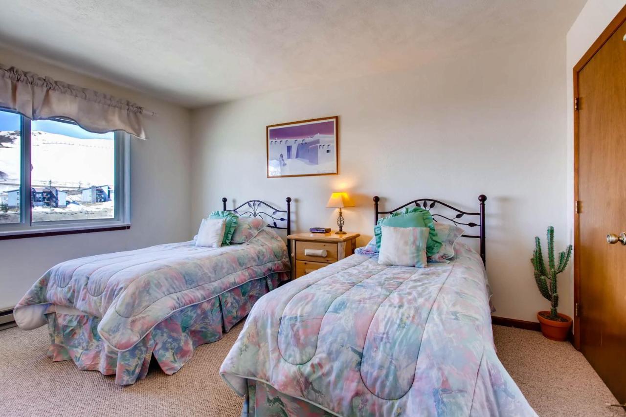 3 Bedroom Unit With Fireplace & Mountain Views