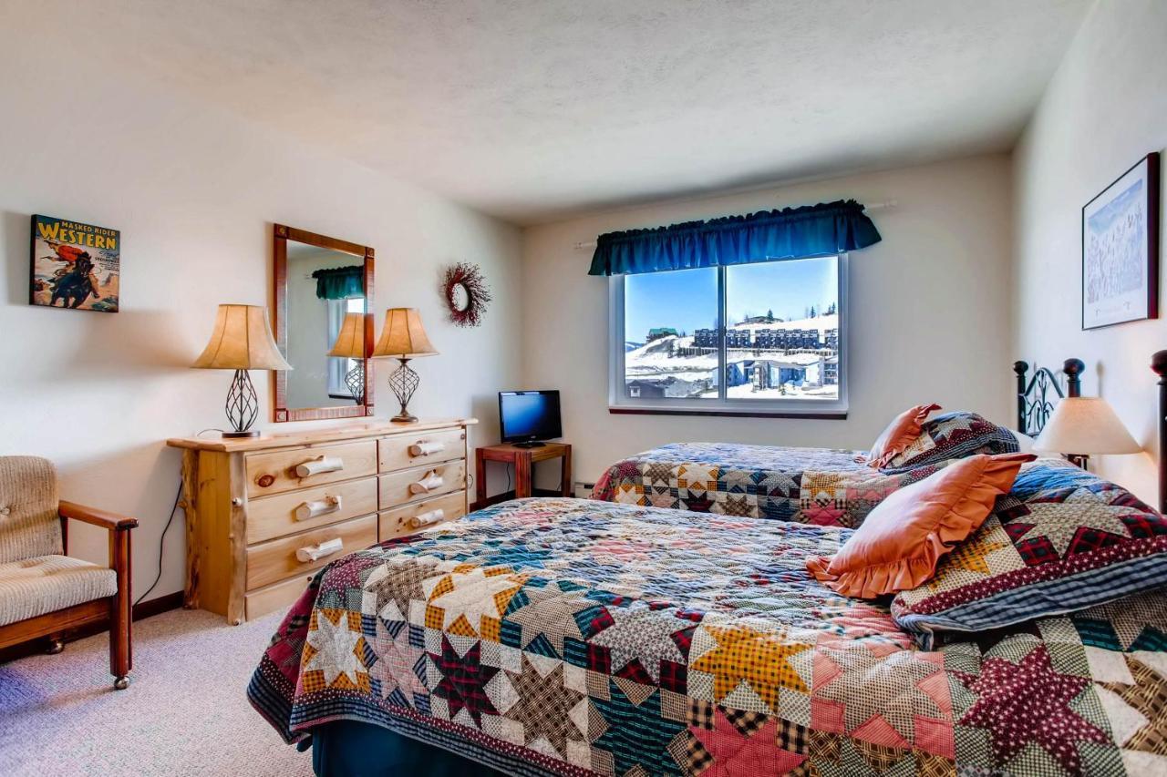 3 Bedroom Unit With Fireplace & Mountain Views *