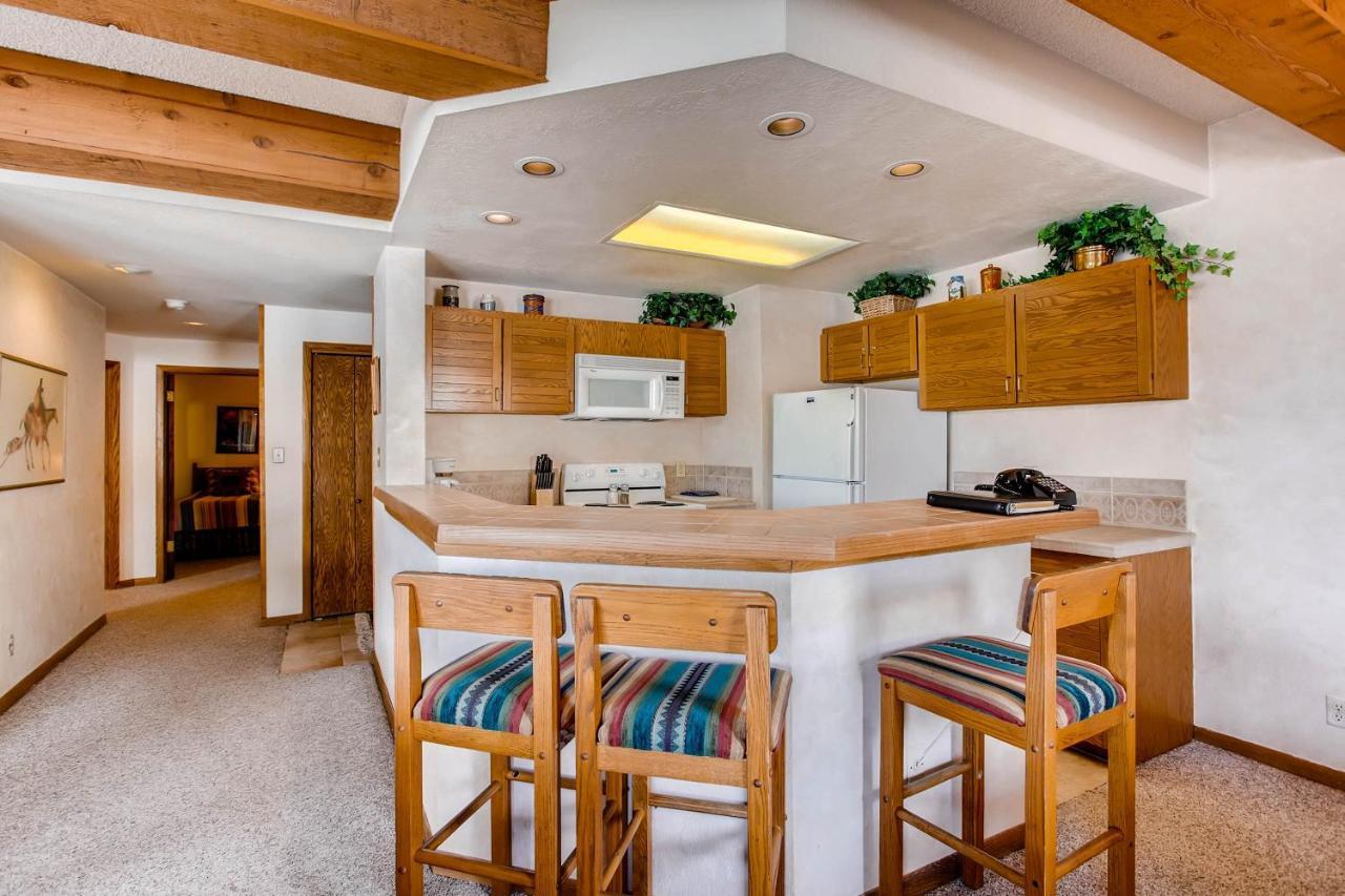 Apartment 2 Bedroom With Views Of Wood Creek & Mountains
