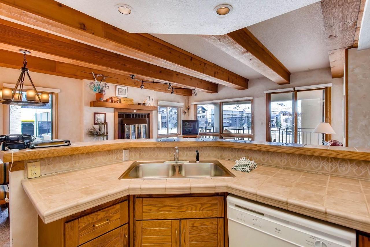 2 Bedroom With Views Of Wood Creek & Mountains