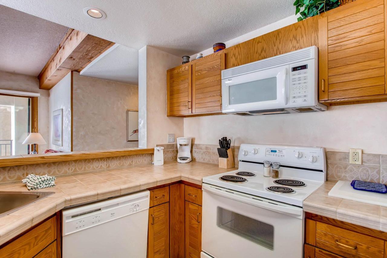 2 Bedroom With Views Of Wood Creek & Mountains Apartment