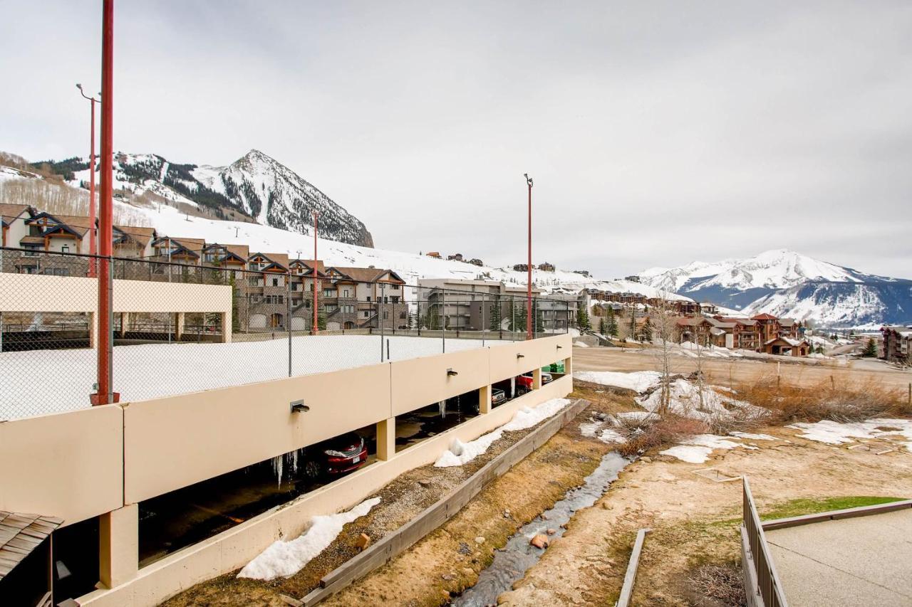 Apartment 2 Bedroom With Views Of Wood Creek & Mountains *