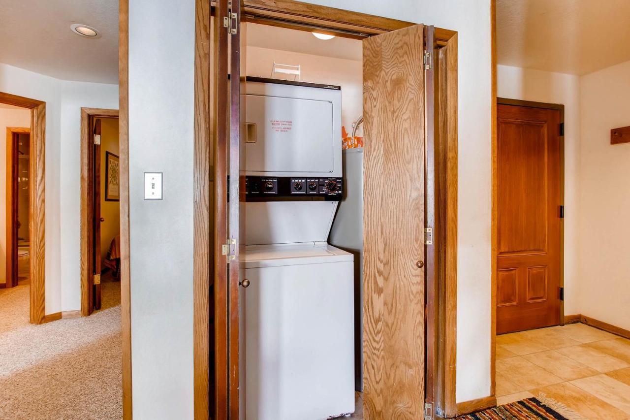 2 Bedroom With Views Of Wood Creek & Mountains