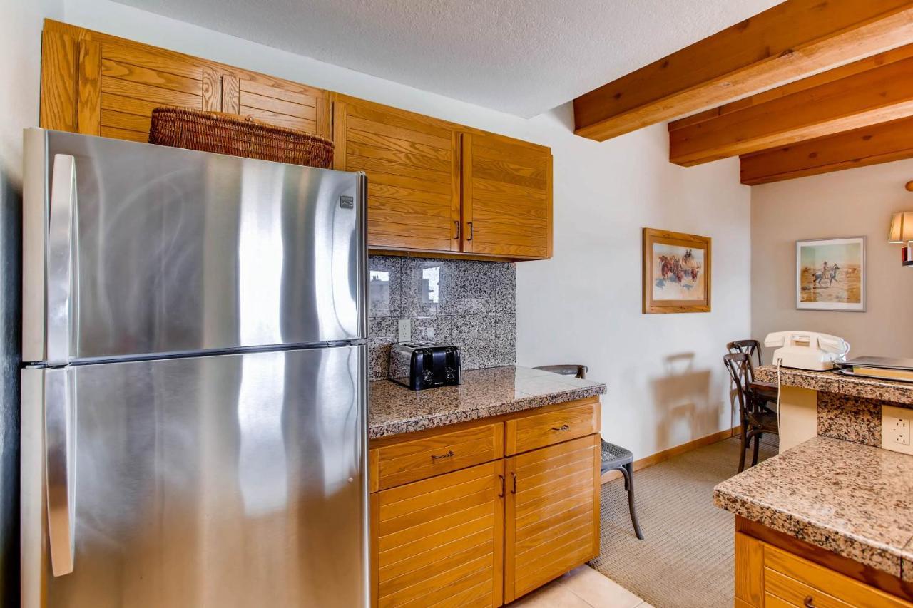 Unique 2 Bedroom With Fireplace