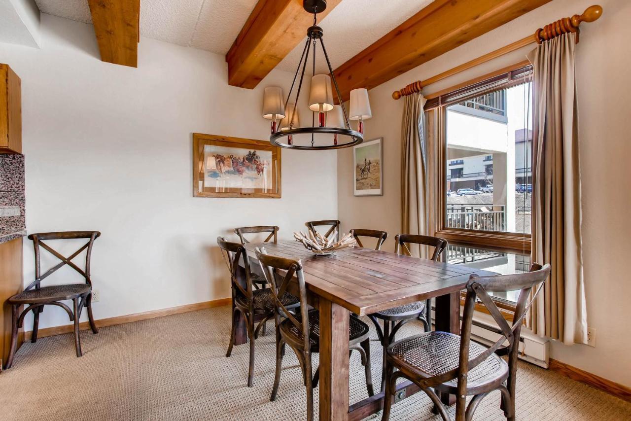 Unique 2 Bedroom With Fireplace *