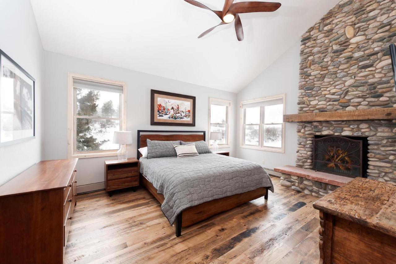 3076 W Highway 160 - Main House *