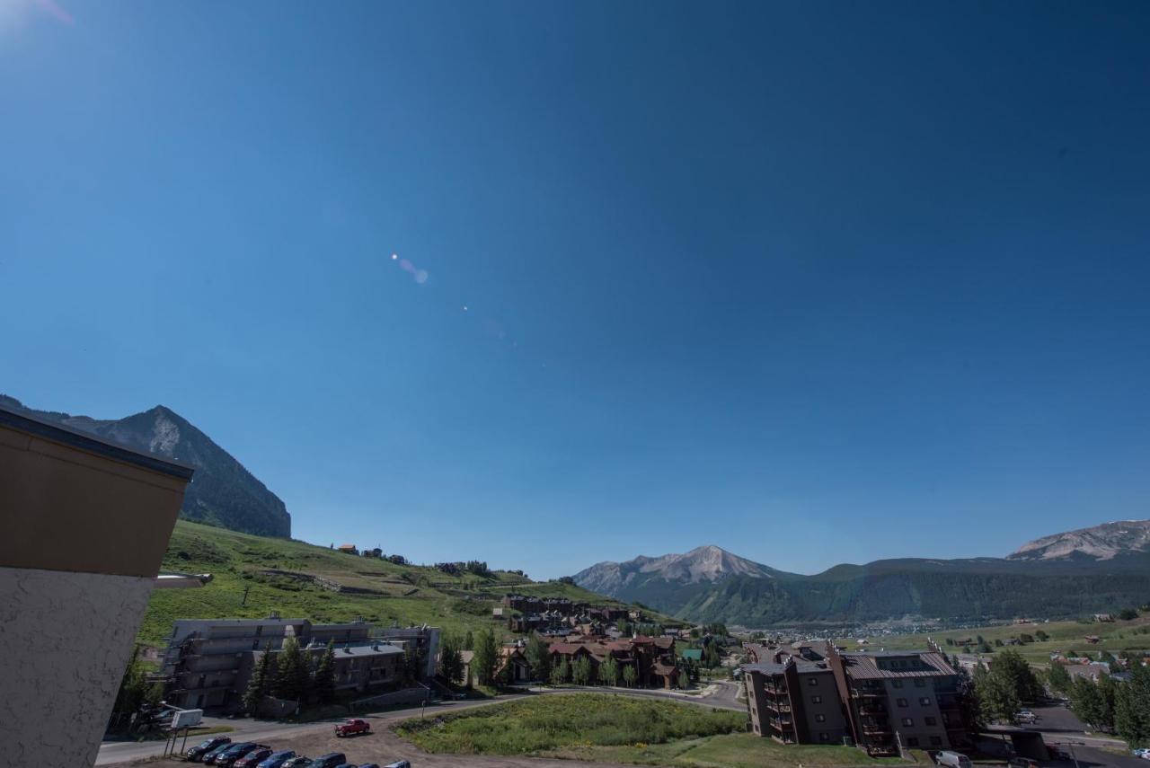 Recently Updated Plaza Apartment Crested Butte