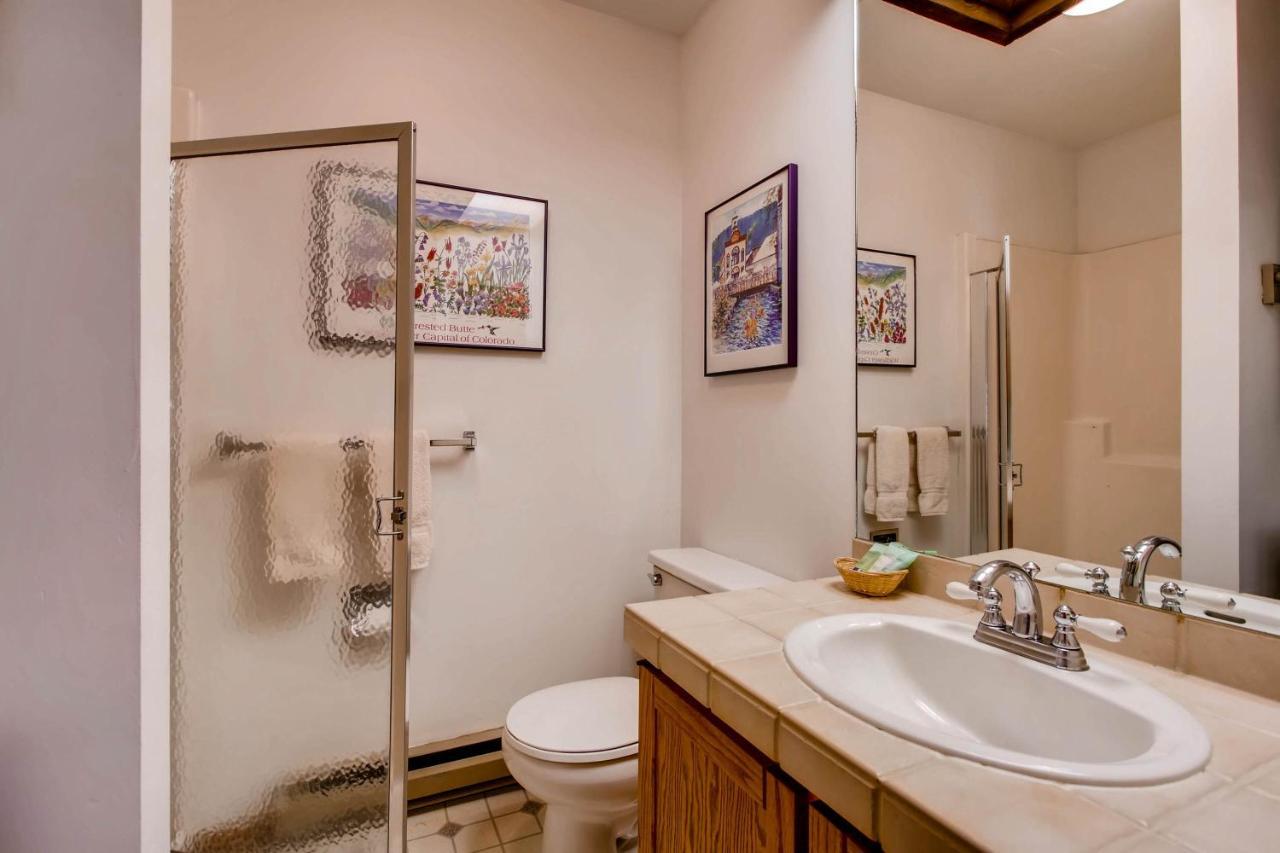 2 Bedroom Buttes Condo- Breathtaking Views Of Mountain Range Apartment *