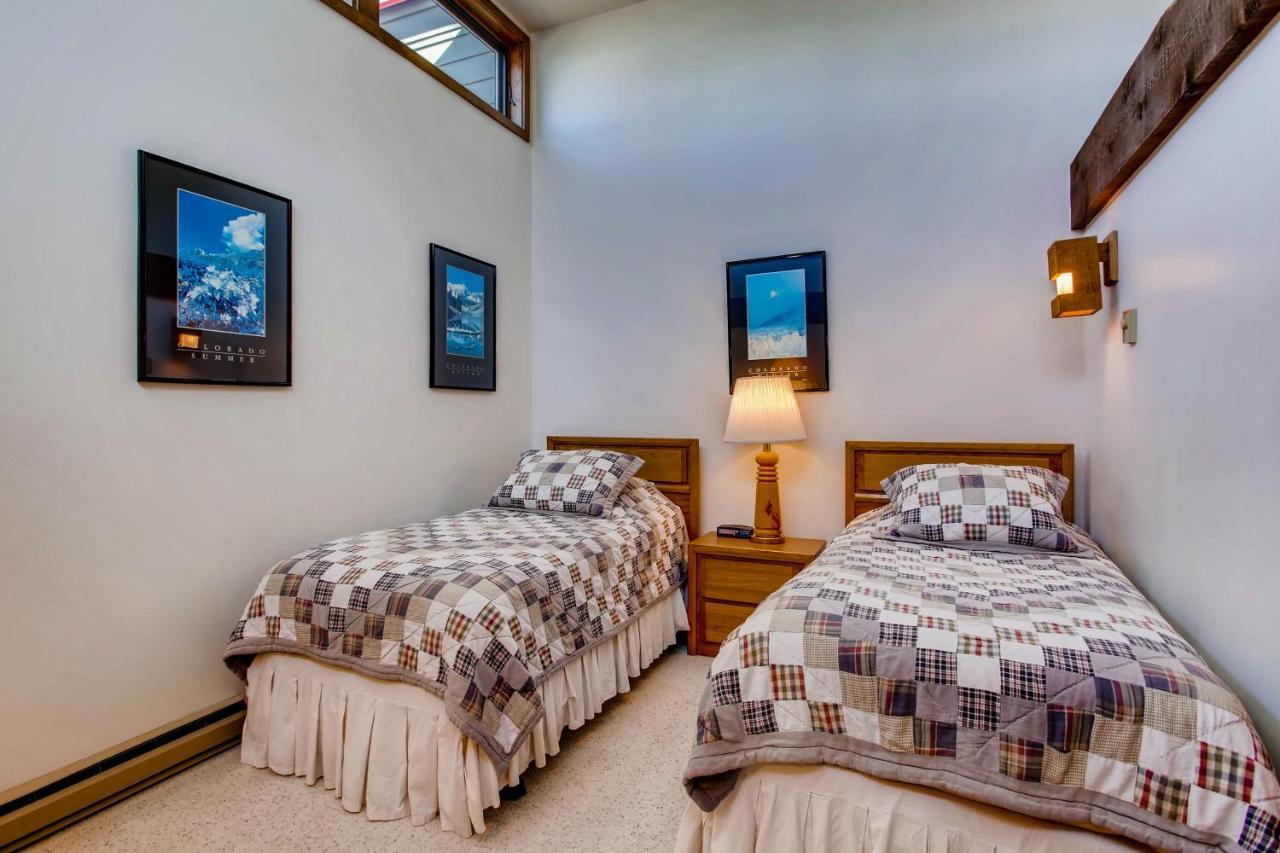 2 Bedroom Buttes Condo- Breathtaking Views Of Mountain Range Apartment