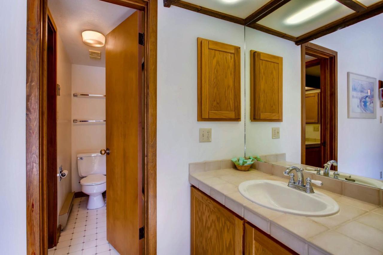 2 Bedroom Buttes Condo- Breathtaking Views Of Mountain Range Apartment *