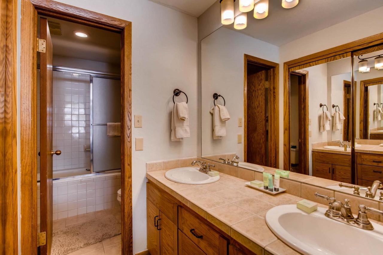 Unique 2 Bedroom With Fireplace