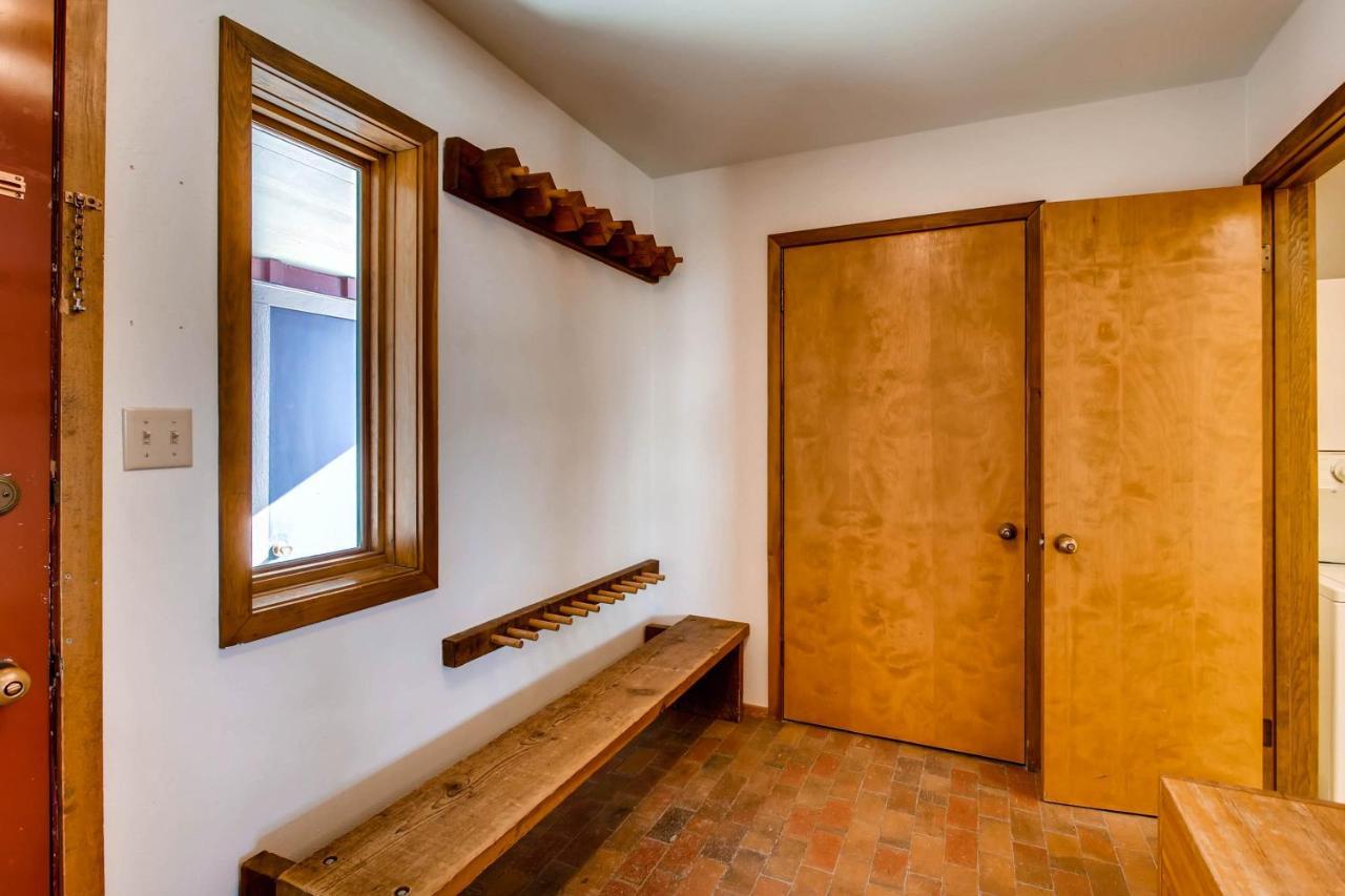 Apartment 2 Bedroom Buttes Condo- Breathtaking Views Of Mountain Range Crested Butte