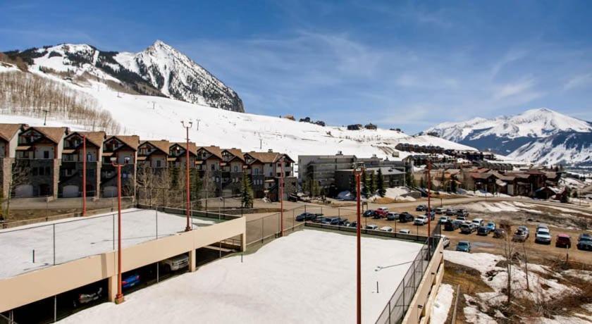 2 Bedroom 2ba Spacious With A Fireplace Apartment *