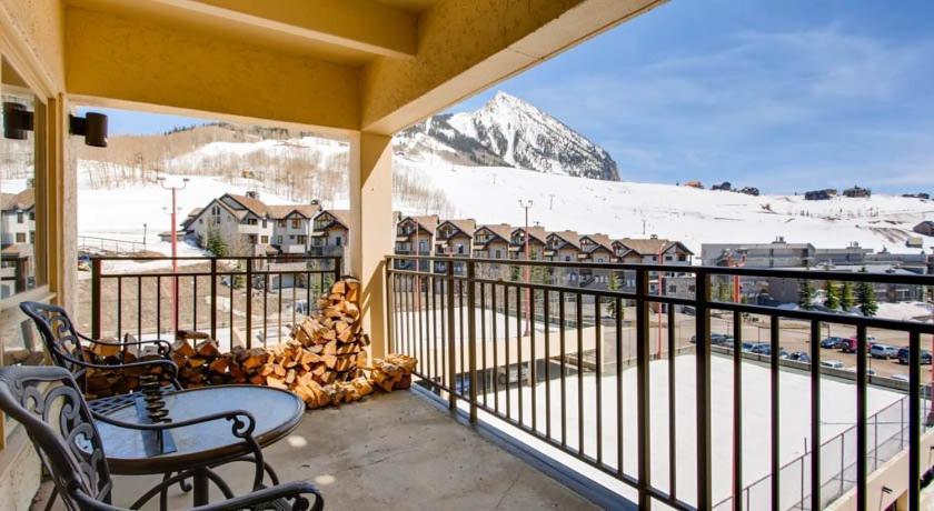 2 Bedroom 2ba Spacious With A Fireplace Apartment