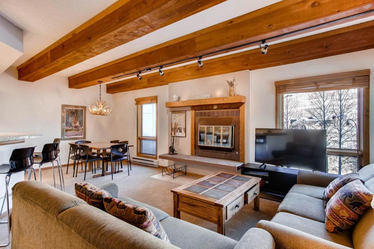 Cozy 2 Bedroom Sleeps 6 People *
