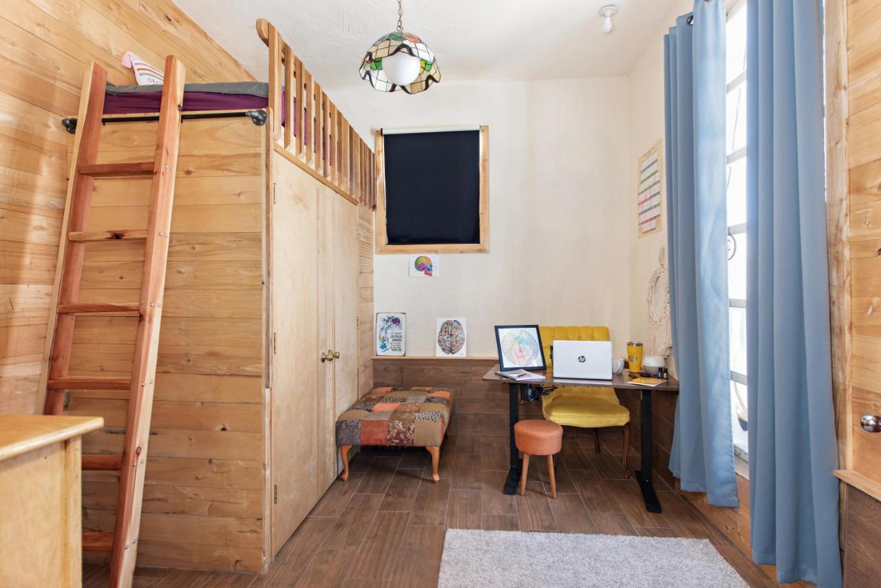 Guest house Wanderer Studio, An Off Grid Mountain Guest With Fantastic Views