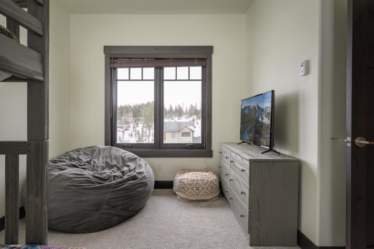Mountain Vista Retreat: Luxury With Hot Tub And Activity Perks * Fraser