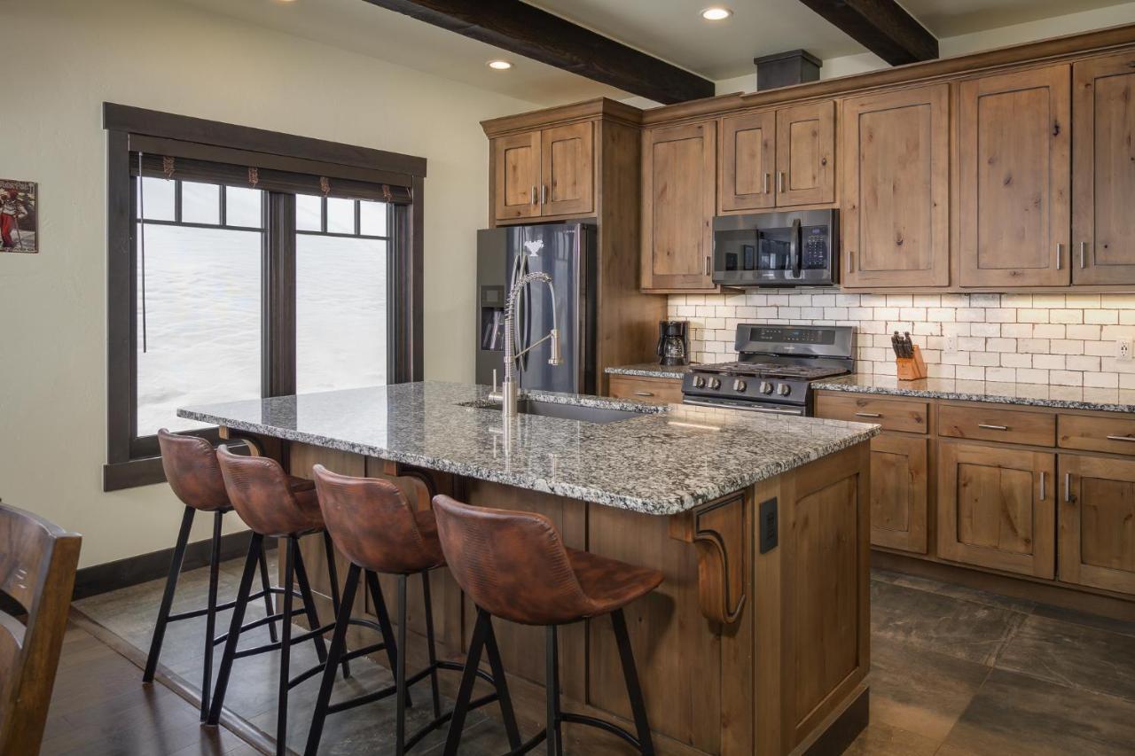 Casa de férias Mountain Vista Retreat: Luxury With Hot Tub And Activity Perks Fraser