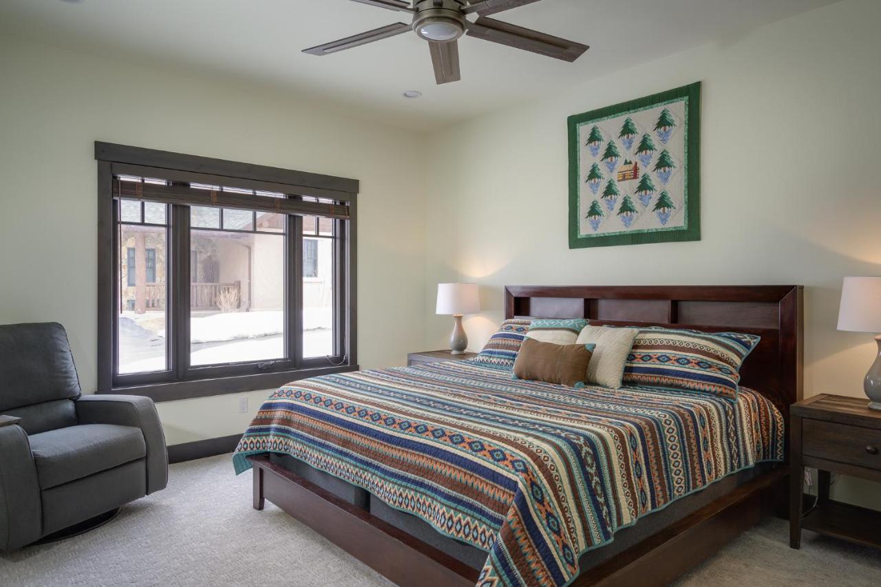 Mountain Vista Retreat: Luxury With Hot Tub And Activity Perks * Fraser