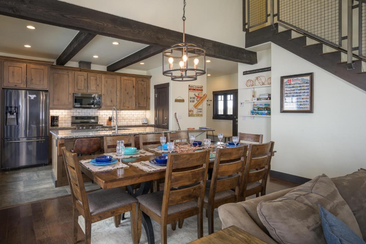 Mountain Vista Retreat: Luxury With Hot Tub And Activity Perks * Fraser