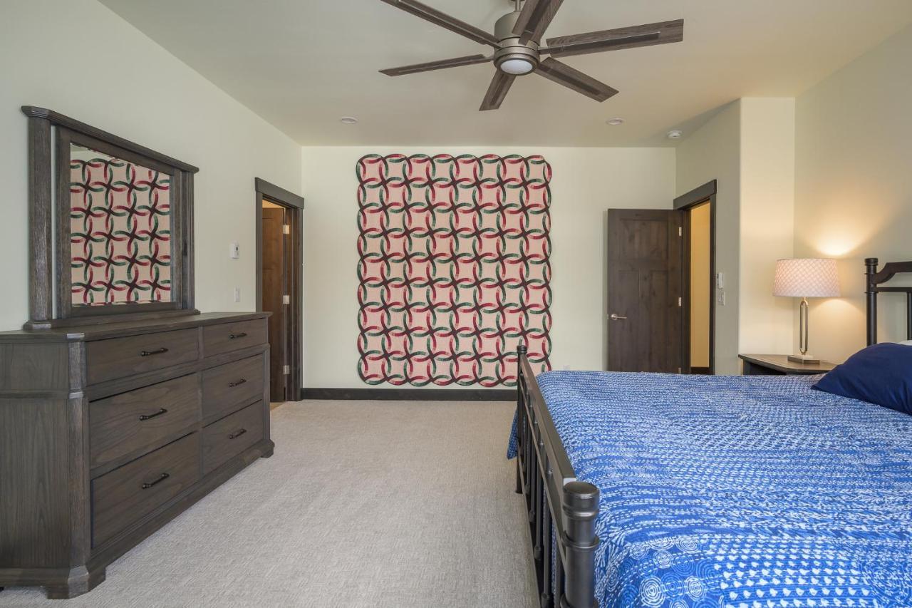 Mountain Vista Retreat: Luxury With Hot Tub And Activity Perks Casa de férias Fraser