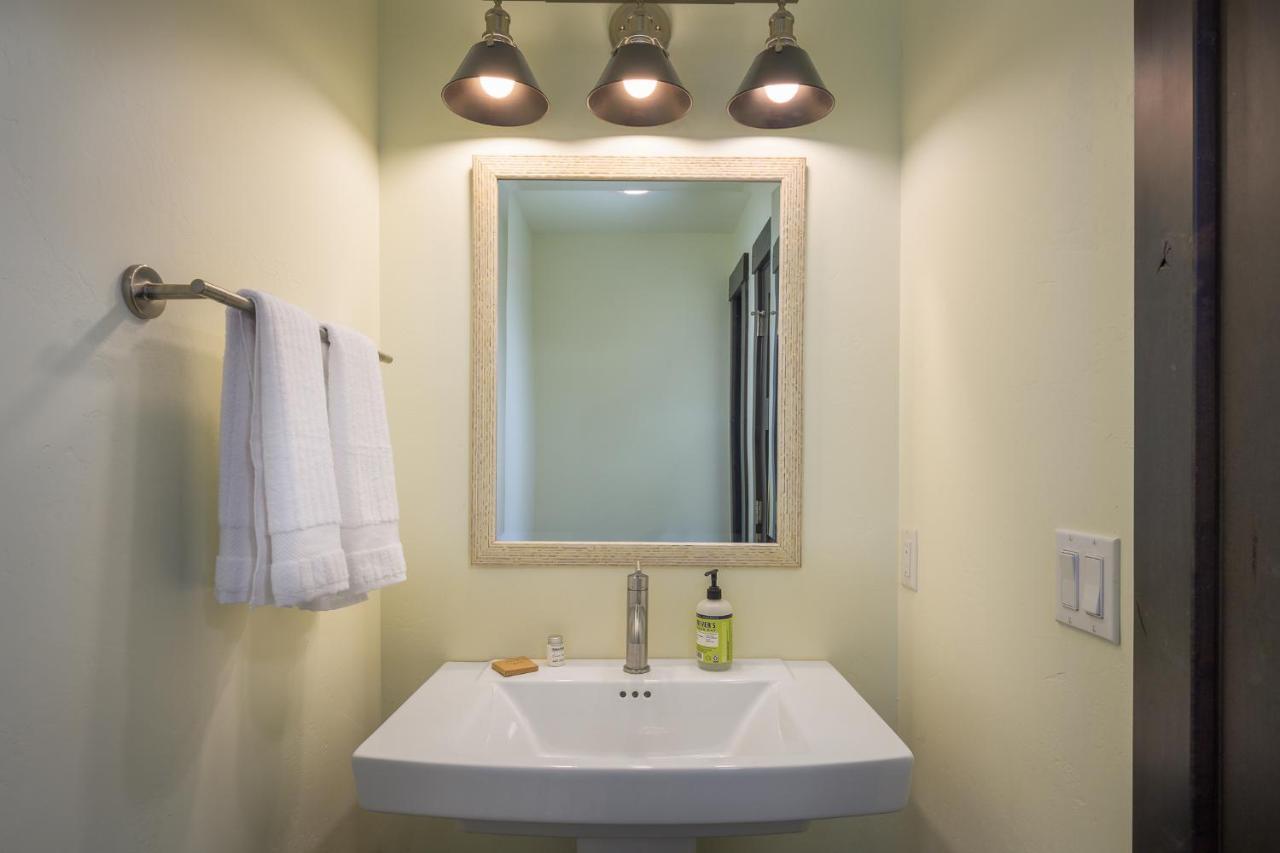 Mountain Vista Retreat: Luxury With Hot Tub And Activity Perks Casa de férias *
