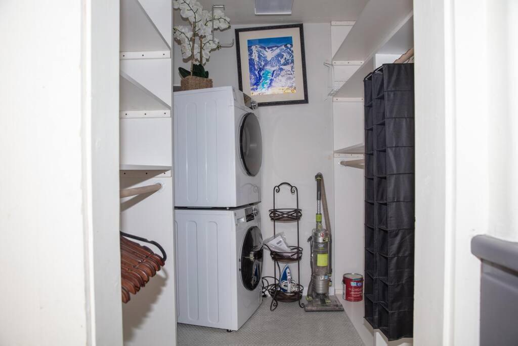 Stash Pad With Fireplace, Parking, W/d *