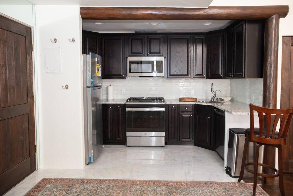 Stash Pad With Fireplace, Parking, W/d