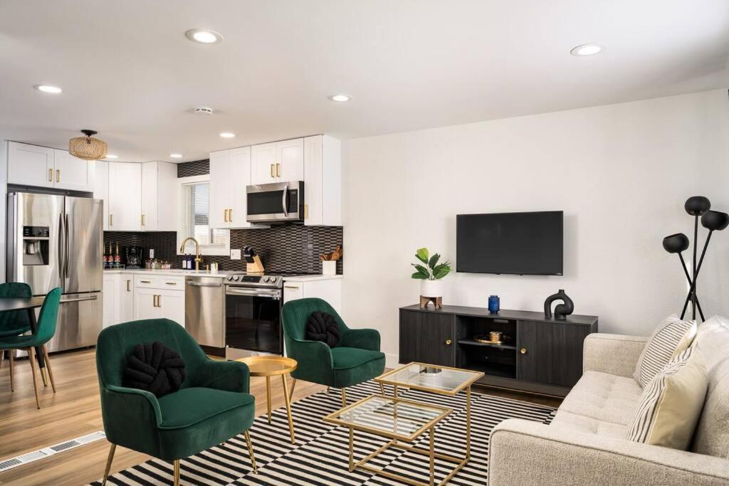 Stylish 5br W/ Fire Pit! 15 Mins To Dt *