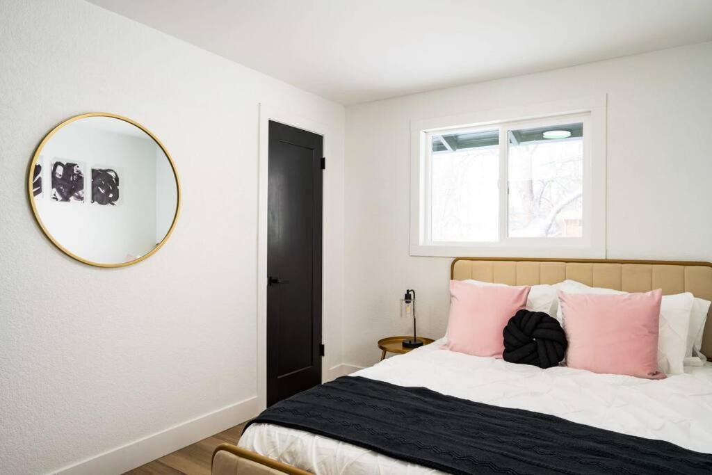 Stylish 5br W/ Fire Pit! 15 Mins To Dt *