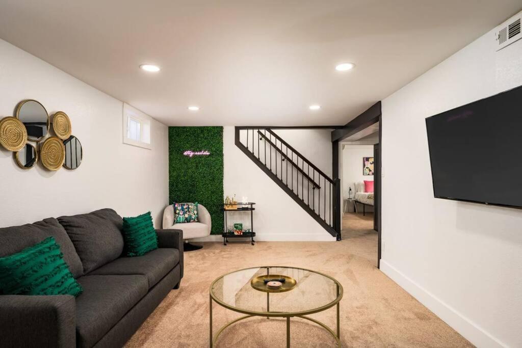 Stylish 5br W/ Fire Pit! 15 Mins To Dt Holiday home