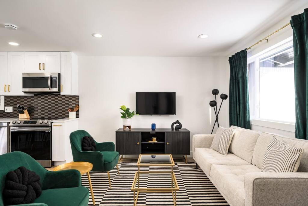 Holiday home Stylish 5br W/ Fire Pit! 15 Mins To Dt