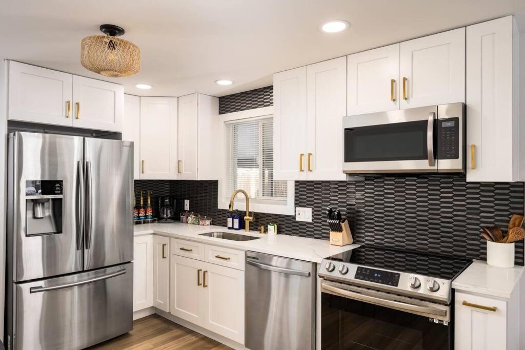 Holiday home Stylish 5br W/ Fire Pit! 15 Mins To Dt *