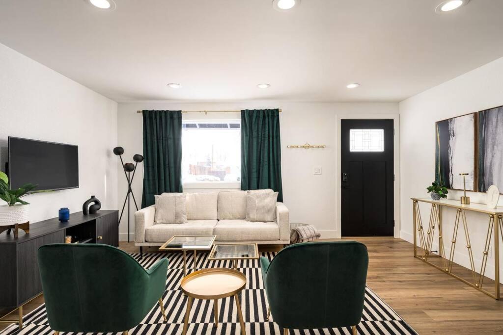 Stylish 5br W/ Fire Pit! 15 Mins To Dt Holiday home Denver