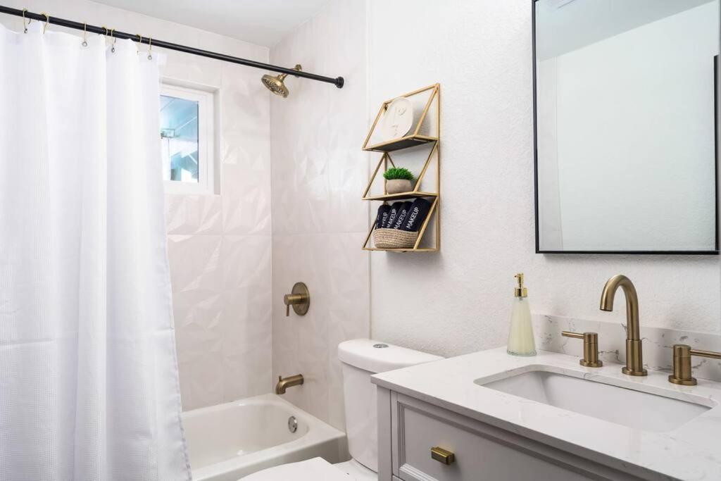 Holiday home Stylish 5br W/ Fire Pit! 15 Mins To Dt *