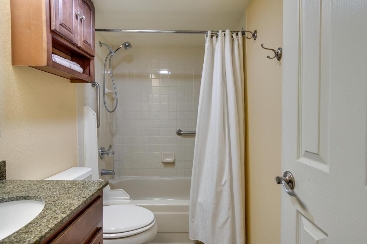Sleek With Patio In Denver Tech Center * Englewood