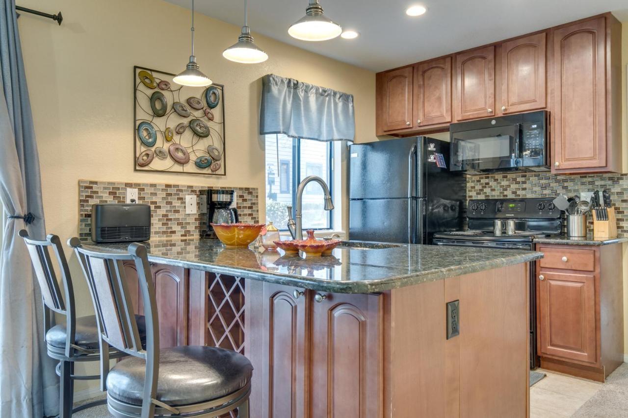 Sleek With Patio In Denver Tech Center Apartment *