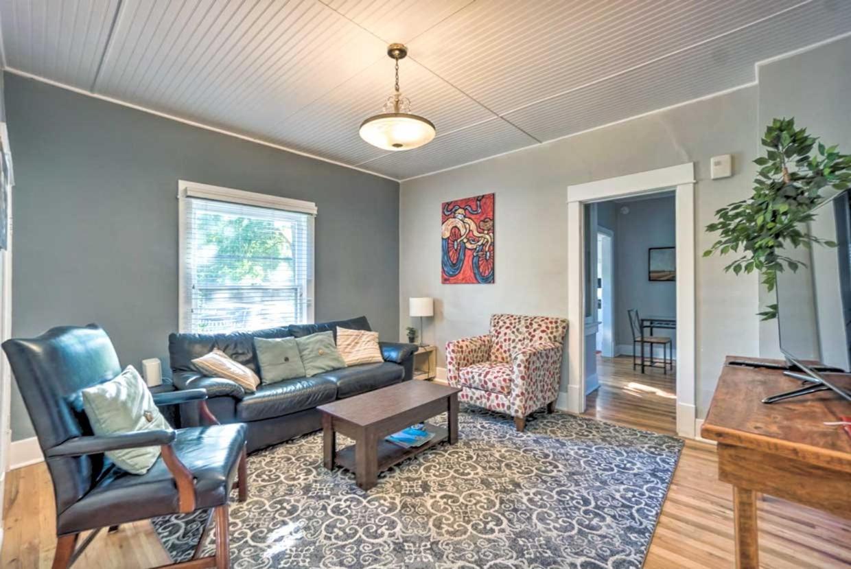 Historic Redstone With Large Backyard, Walk To Csu! Holiday home