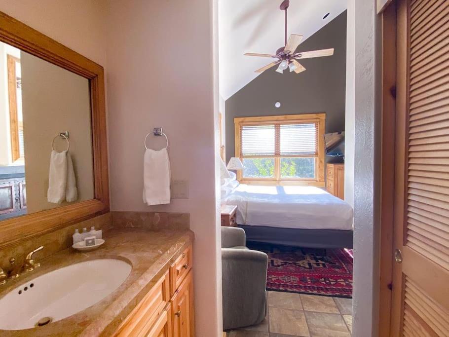 2br Mountain Luxury Skiin Out Amenities