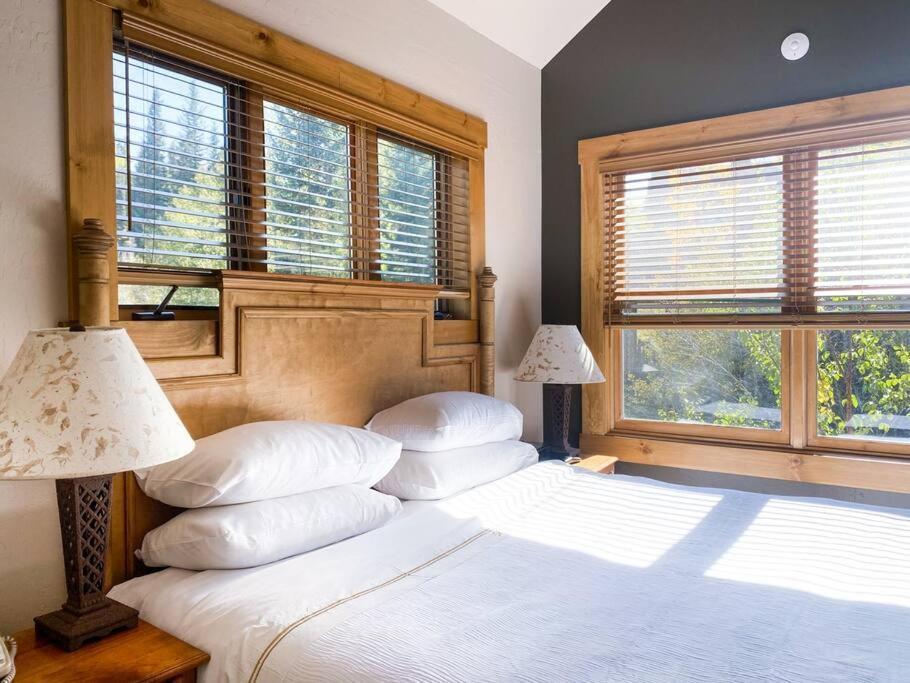Holiday home 2br Mountain Luxury Skiin Out Amenities